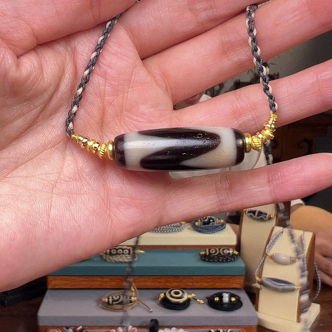 W***鲸玛瑙/玉髓（覆膜）颈饰未镶嵌