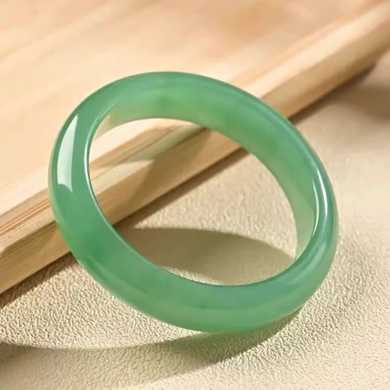 天然正品新疆东陵玉手镯冰种浅绿色玉镯子真玉礼物手镯多样性发一