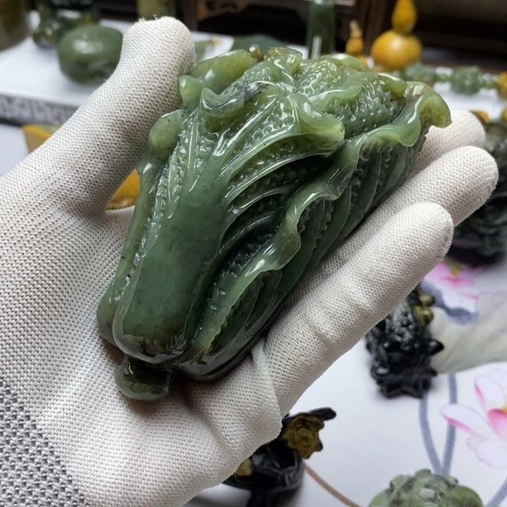 岫岩河磨玉（透闪石质玉）挂件未镶嵌走****步