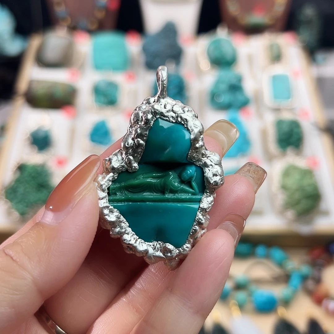 绿松石未镶嵌颈饰