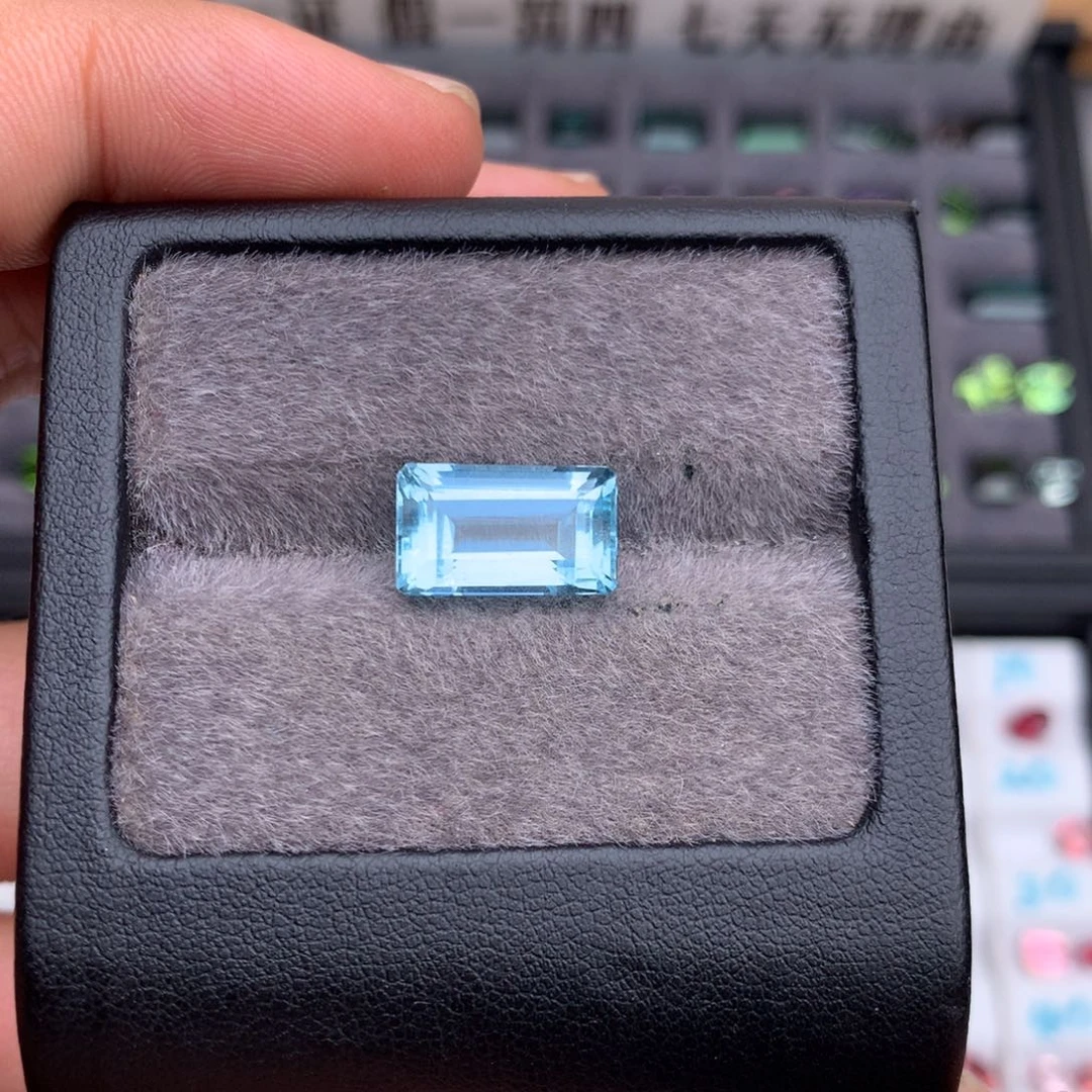 海蓝宝石裸石6克拉全净无暇圣马