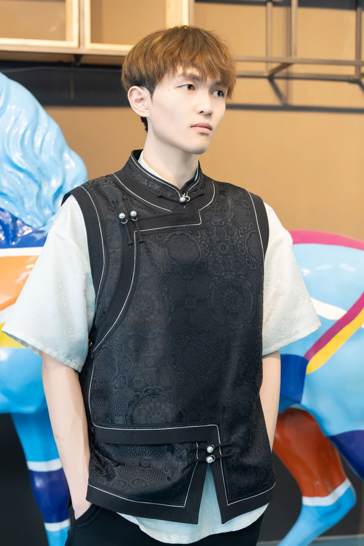 【岱青男装】重磅男士蒙元素锦缎提花时尚百搭马甲