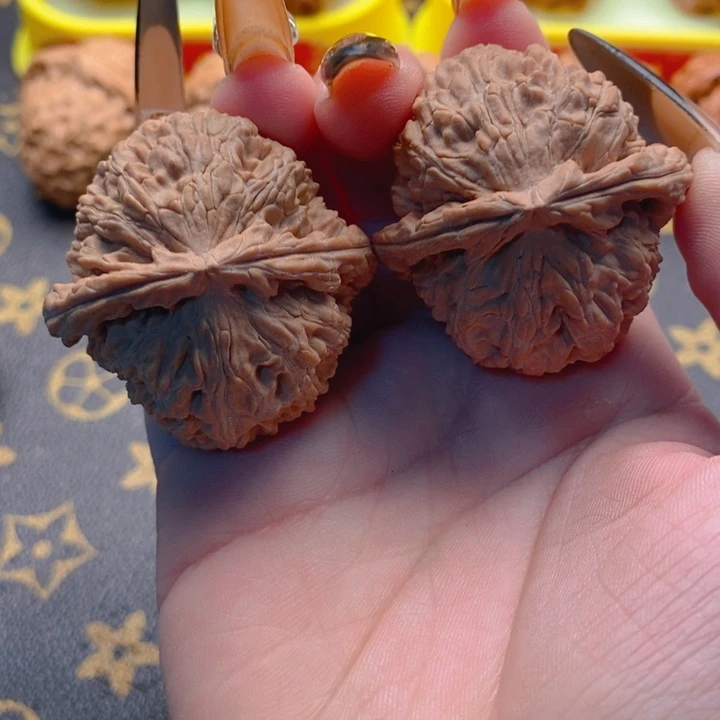 白狮子全品41尺寸文玩核桃