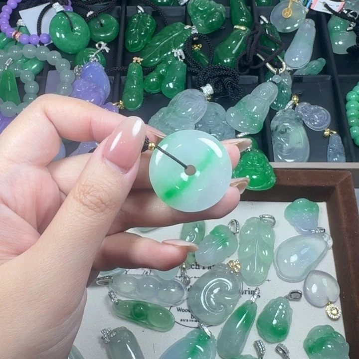 翡翠未镶嵌颈饰11