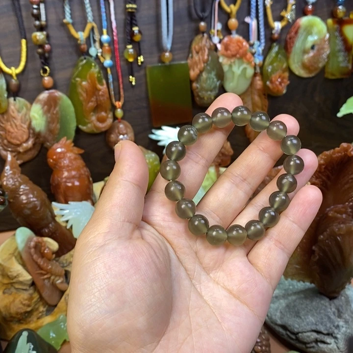 蛇纹石玉未镶嵌颈饰