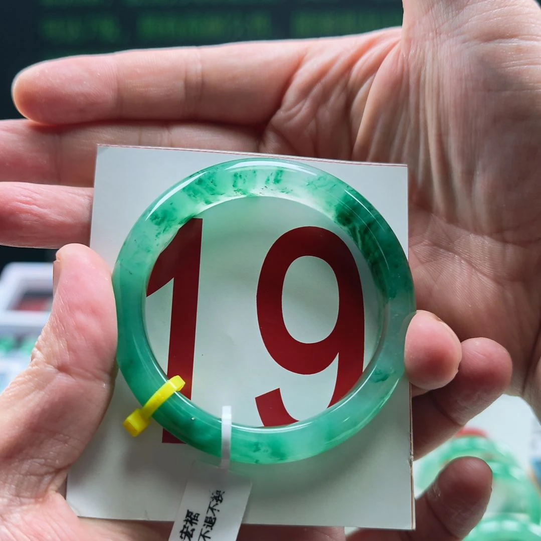 石英质玉（非洲翠）未镶嵌手镯