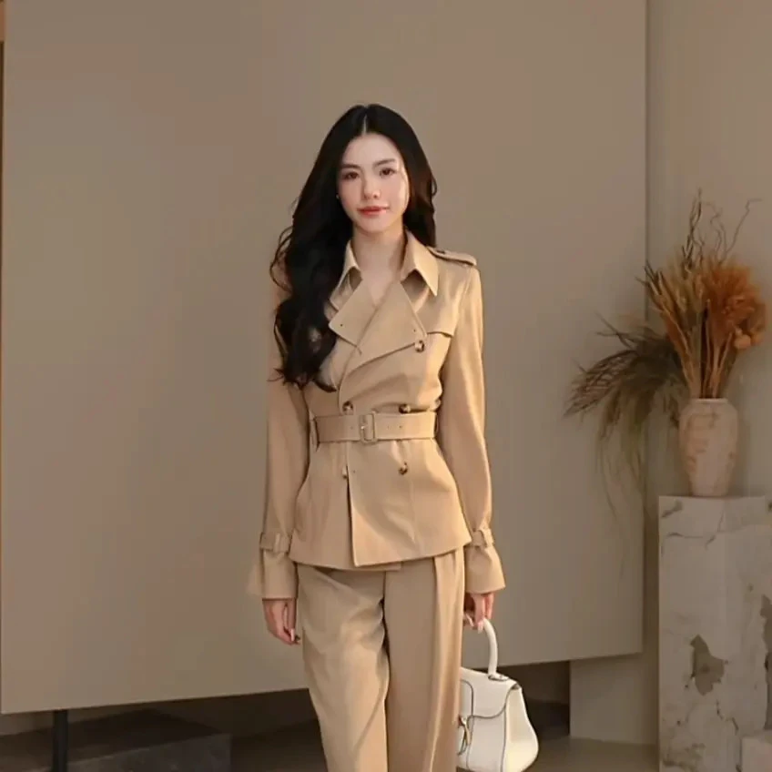 AMASS/阿玛施舒适简约修身正肩短款双排扣翻优雅双排扣短款外套