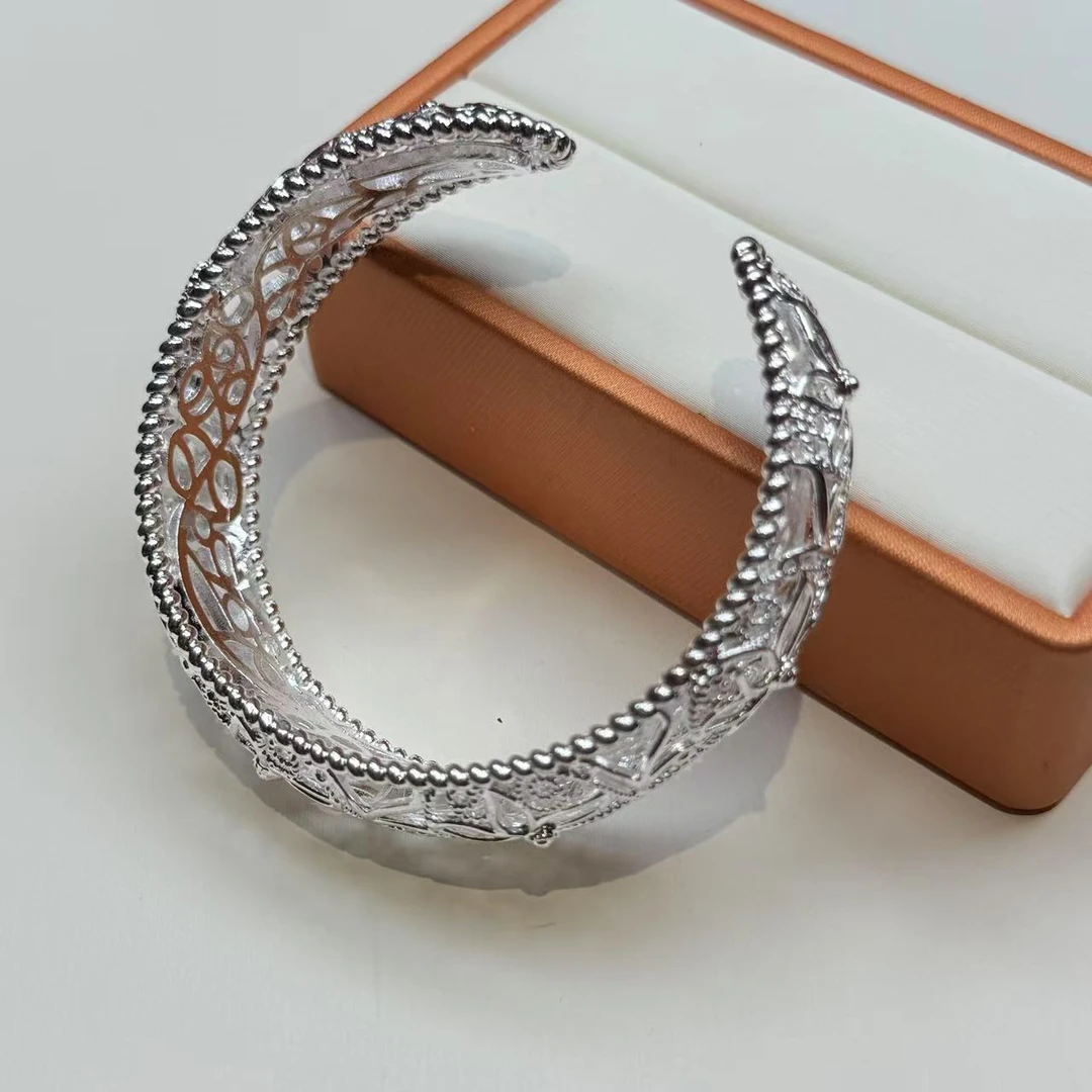 小宝通体里外一致纯箔臻奢品时尚手手镯D51