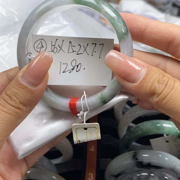 未镶嵌手镯（开口镯）翡翠