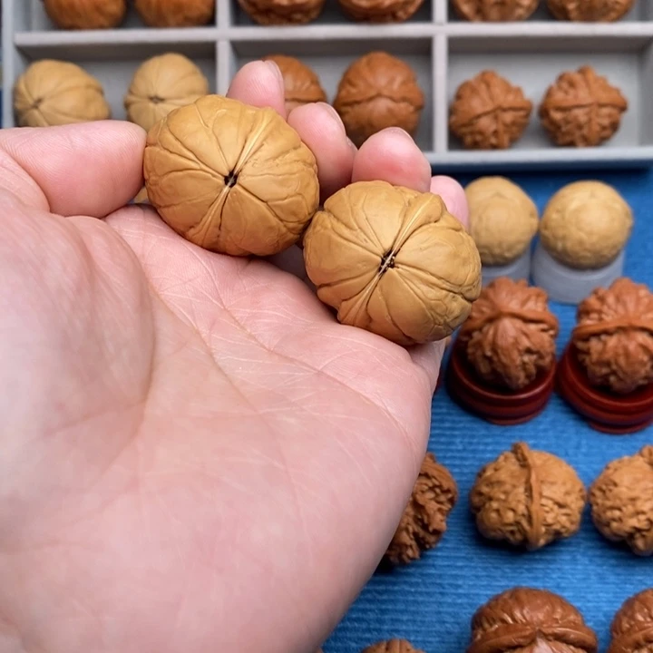 博***。文玩核桃把件西瓜球