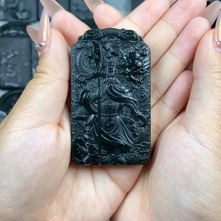 和田玉未镶嵌颈饰赤****人