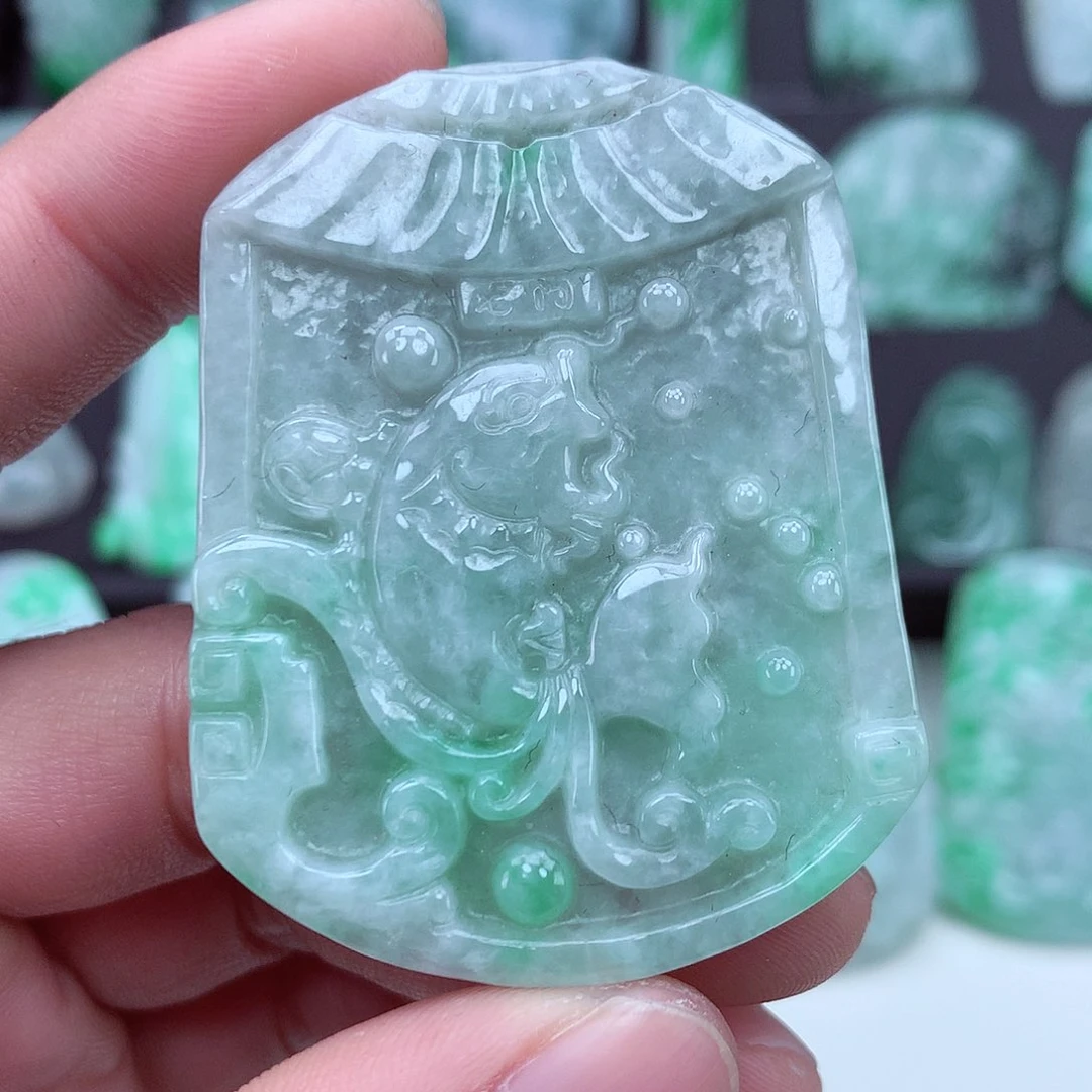 翡翠颈饰未镶嵌翡翠吊坠