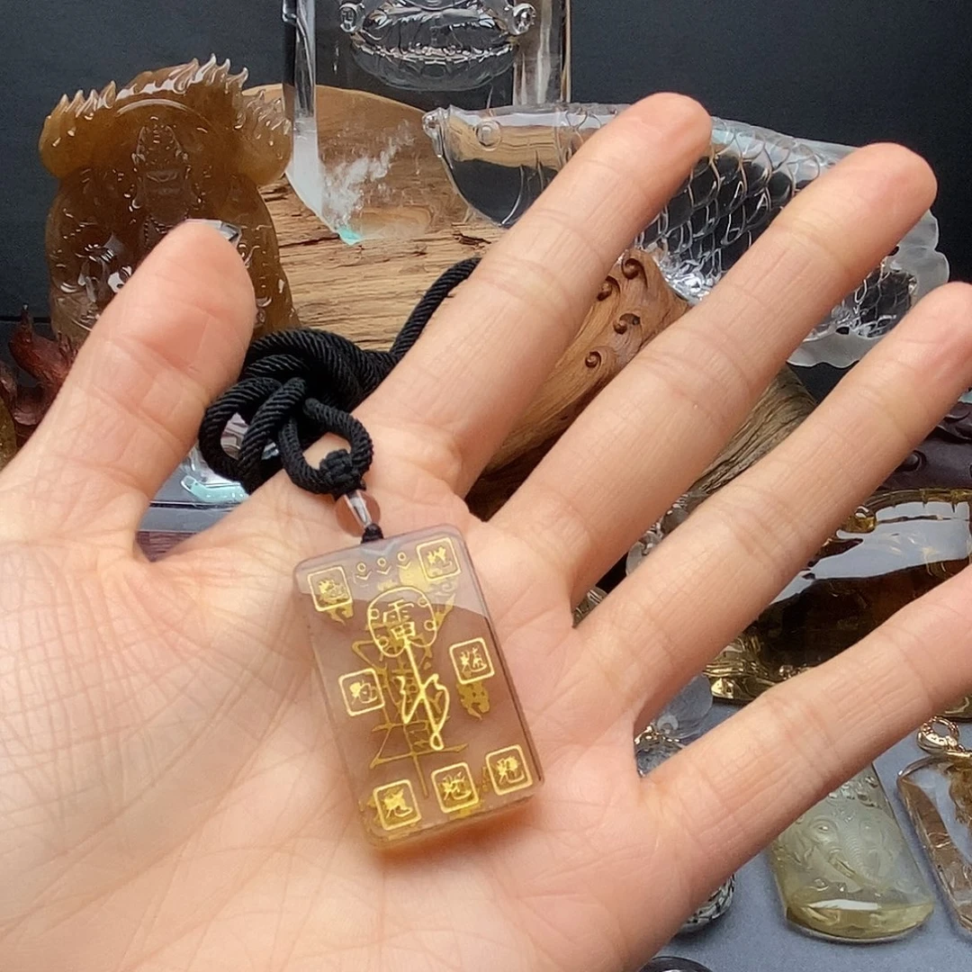 青***尘颈饰水晶未镶嵌吊坠