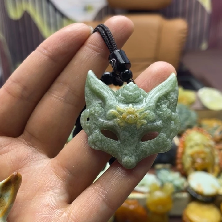 蛇纹石玉未镶嵌颈饰