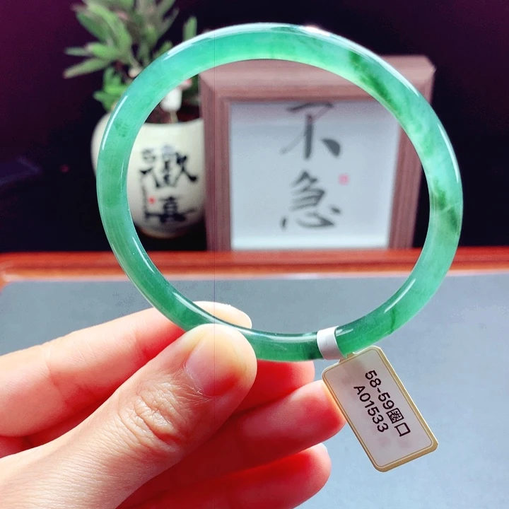 翡翠未镶嵌手镯圆镯