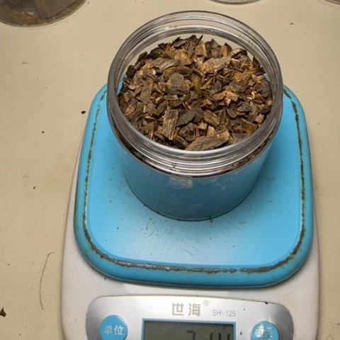树脂制品用****5海南白棋树丁留疤碎料71g