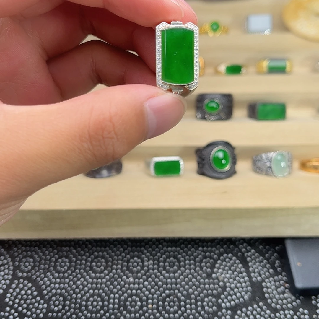 五***牛翡翠银S925镶嵌戒指