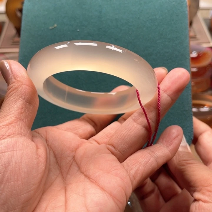 大***＇玛瑙/玉髓手镯未镶嵌