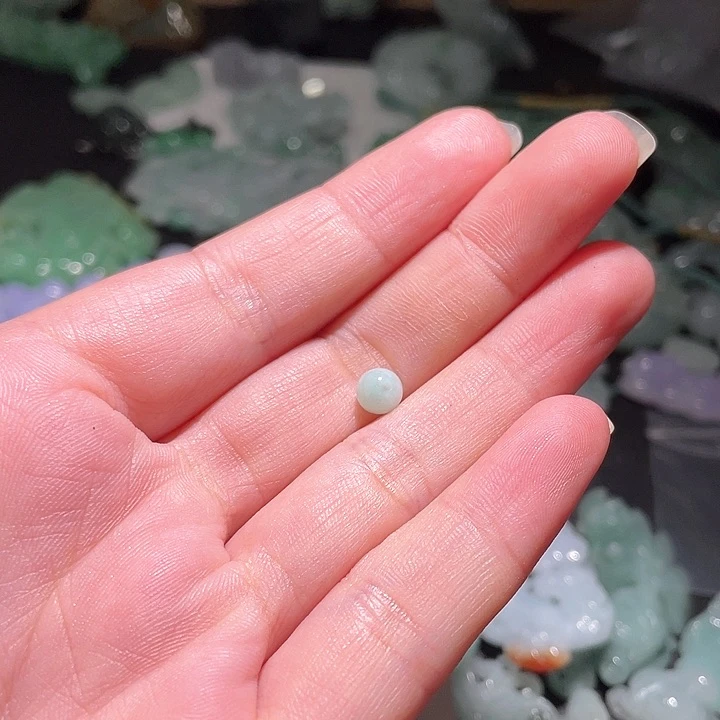 颈饰未镶嵌翡翠一****?天