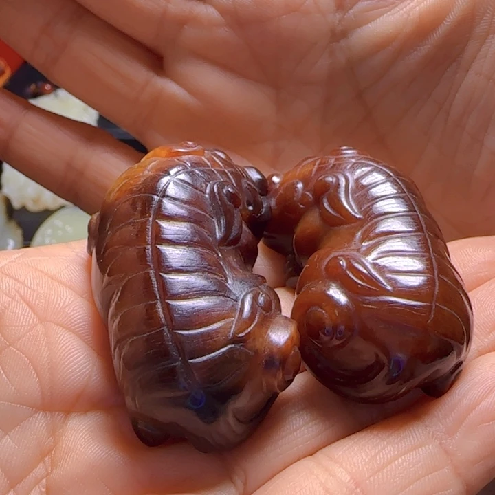 和田玉颈饰未镶嵌起****？