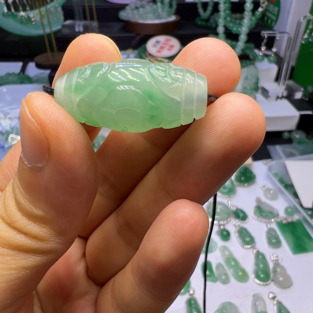 石英质玉（非洲翠）未镶嵌颈饰
