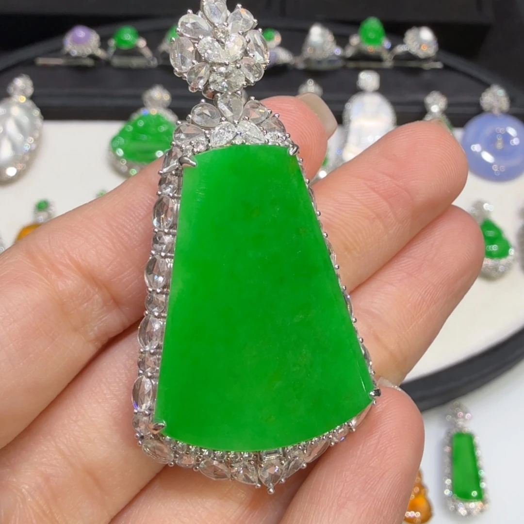 翡翠18K金镶嵌颈饰收到货48小时鉴赏期