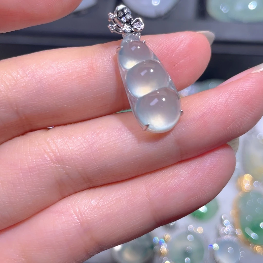 颈饰18K金镶嵌翡翠翡翠