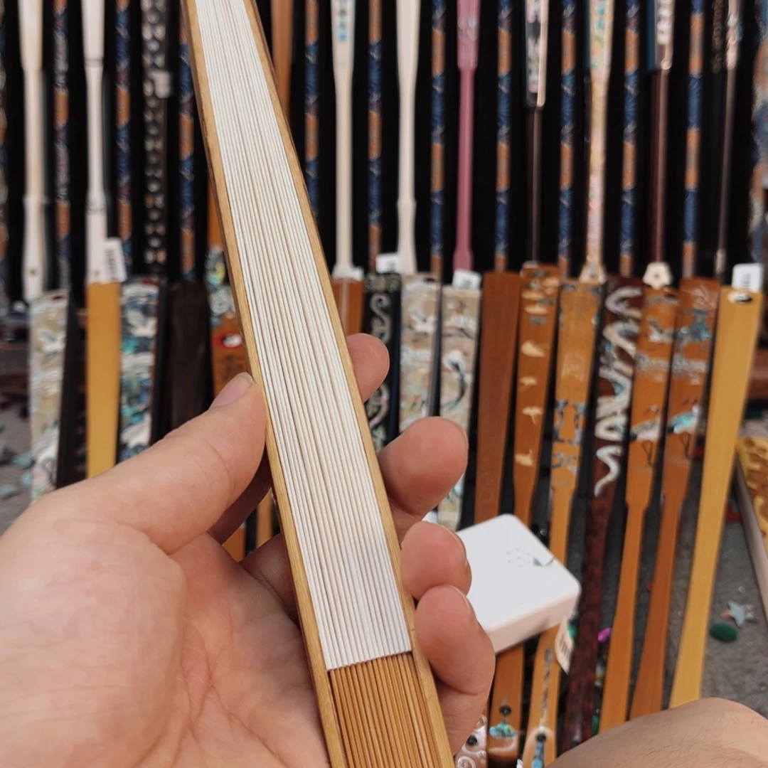 扇子纯手工制作工艺精湛