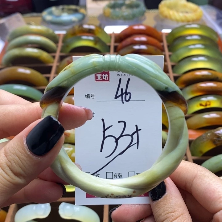 蛇纹石玉手镯未镶嵌