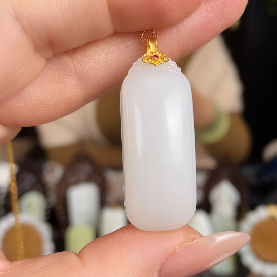 和田玉18K金镶嵌颈饰