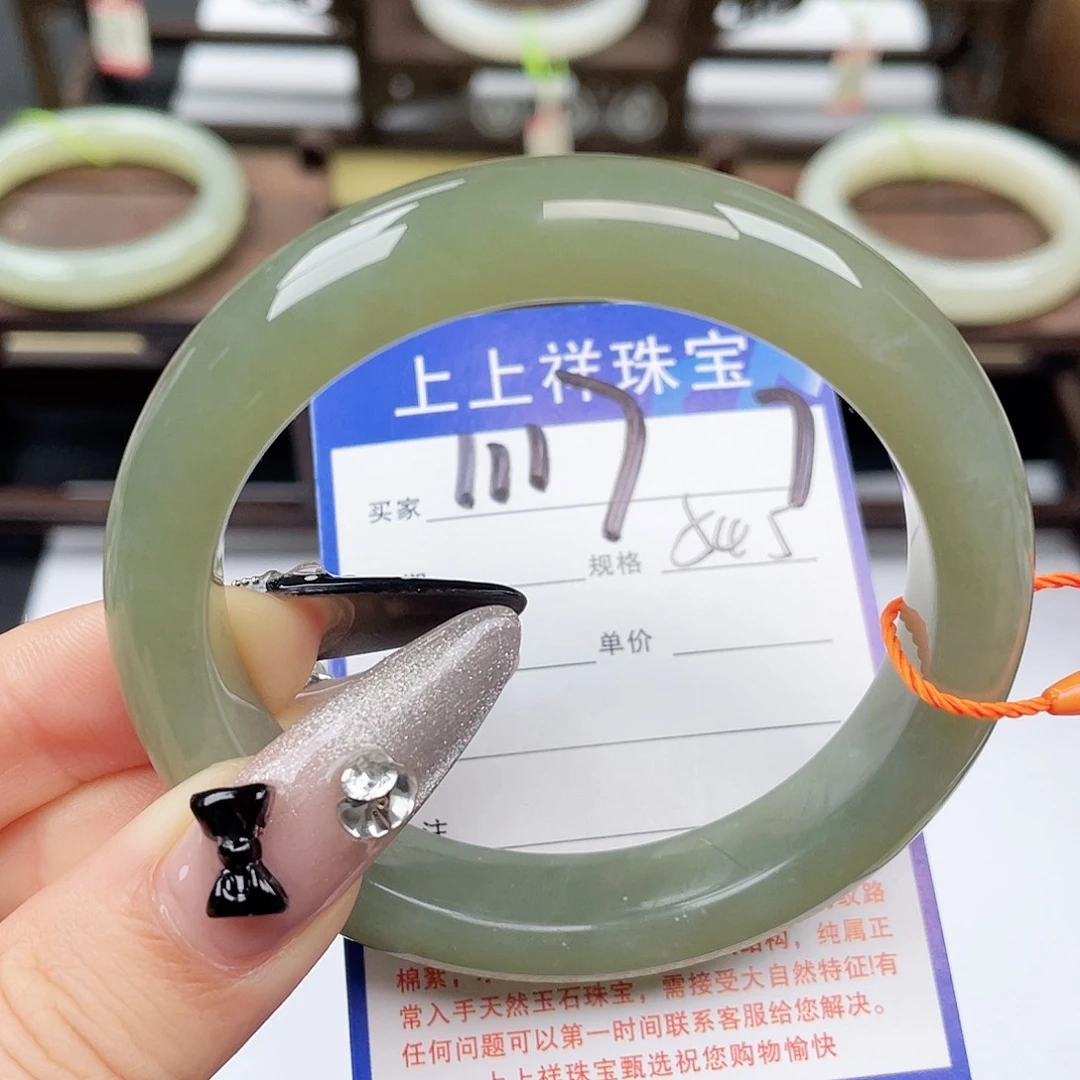 和田玉未镶嵌手镯