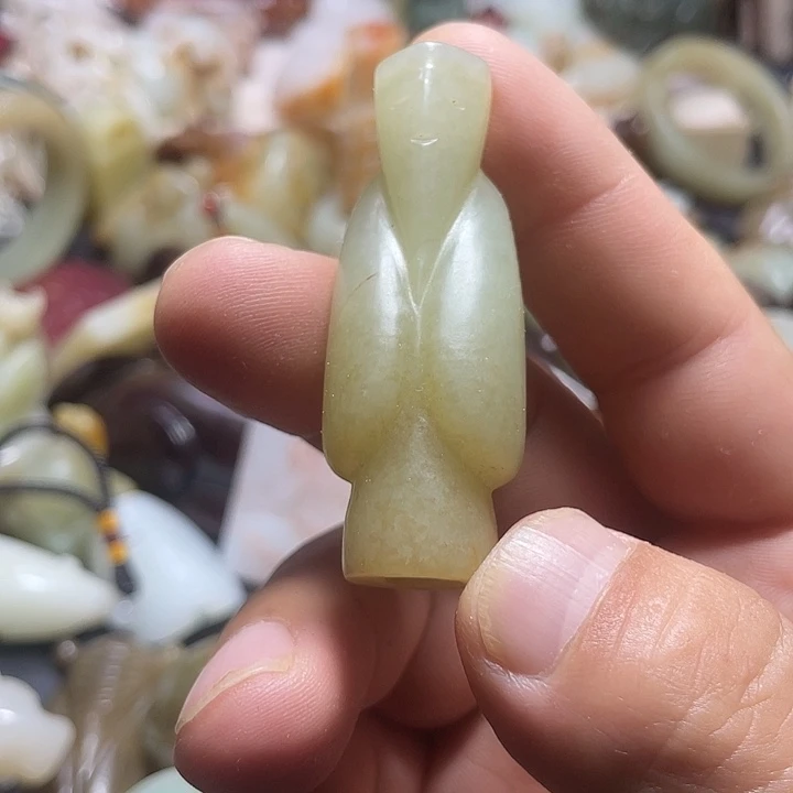 颈饰未镶嵌和田玉（糖玉）