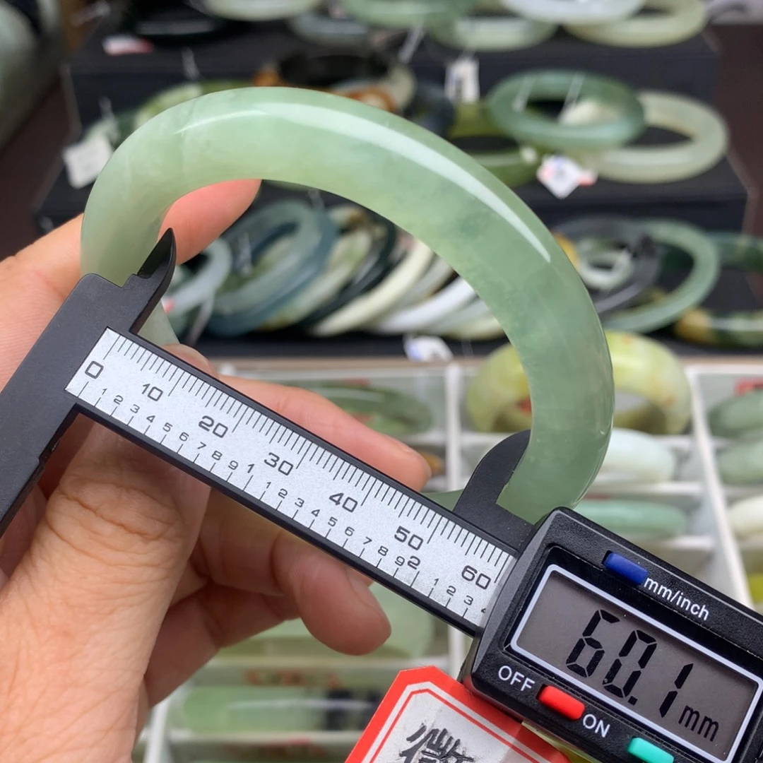 蛇纹石玉未镶嵌手镯513