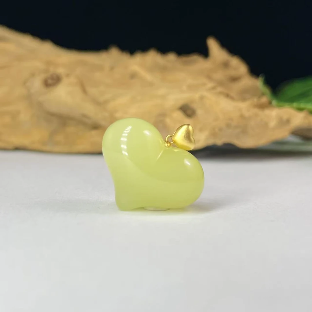 18K金镶嵌黄玉爱心屁桃吊坠天然和田玉黄口老坑厚装立体挂件挂坠