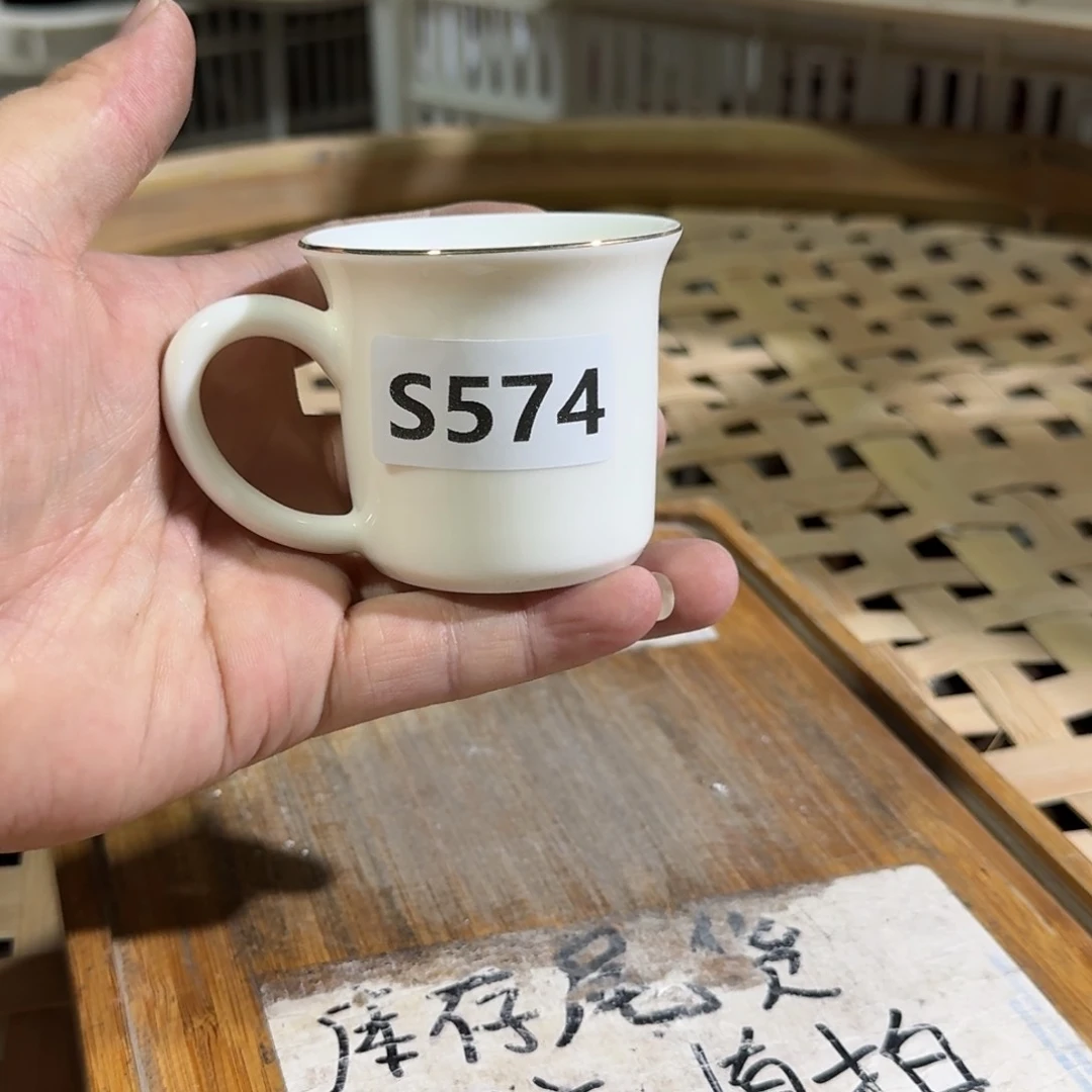 微瑕疵介意勿拍陶瓷器皿G064