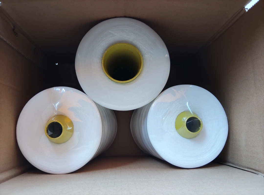 高速402白色缝纫线平车锁边线家用细线涤纶线缝衣线缝纫机专用线