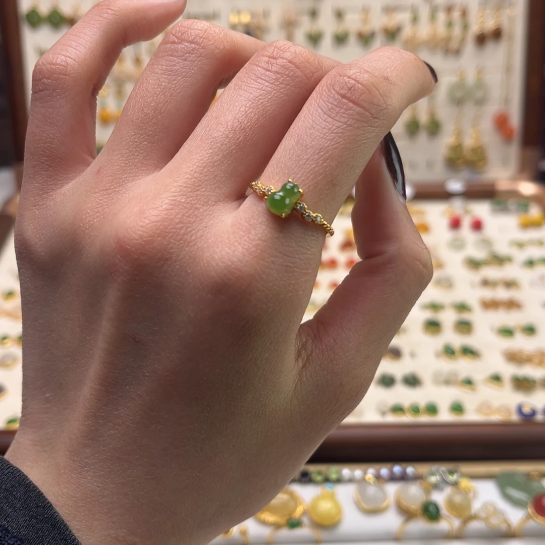 和田玉未镶嵌耳饰