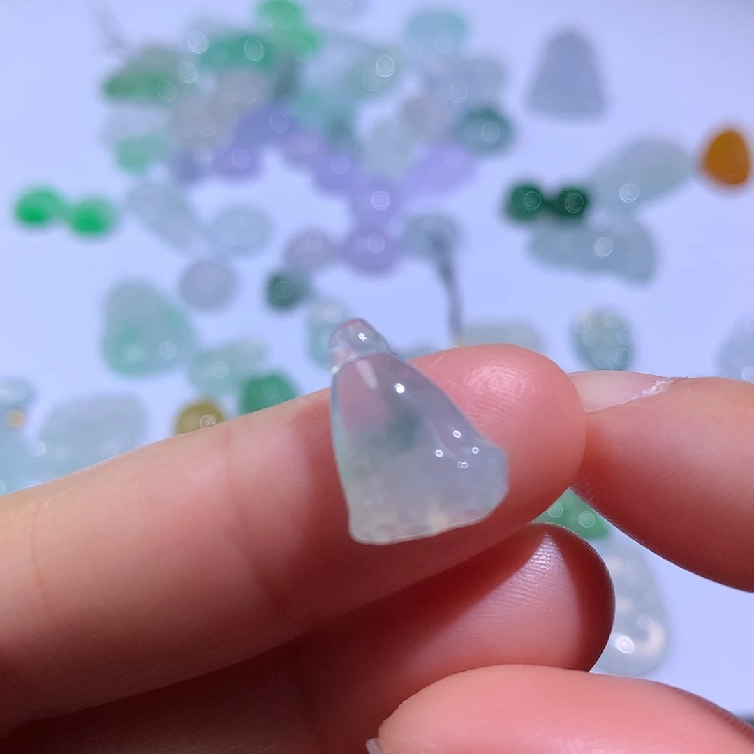 翡翠颈饰未镶嵌莲蓬