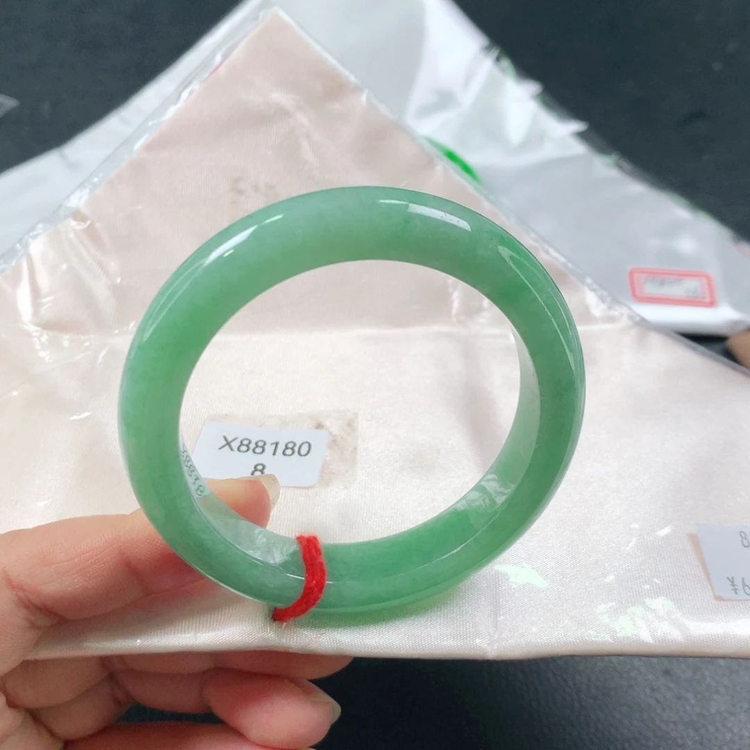 翡翠手镯未镶嵌03。