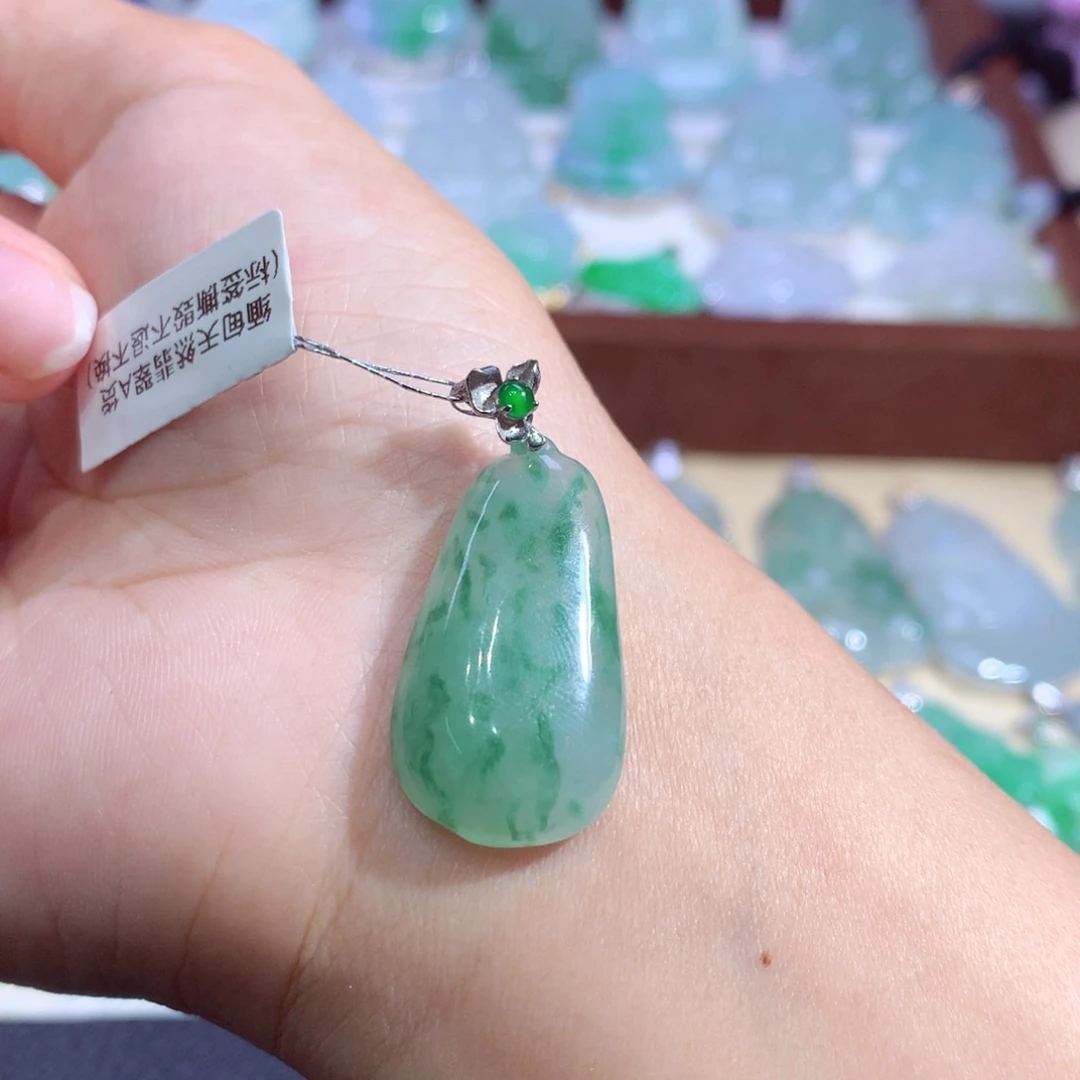 颈饰18K金镶嵌翡翠翡翠