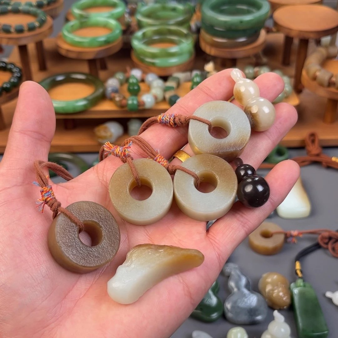 微***拉和田玉（糖玉）未镶嵌颈饰