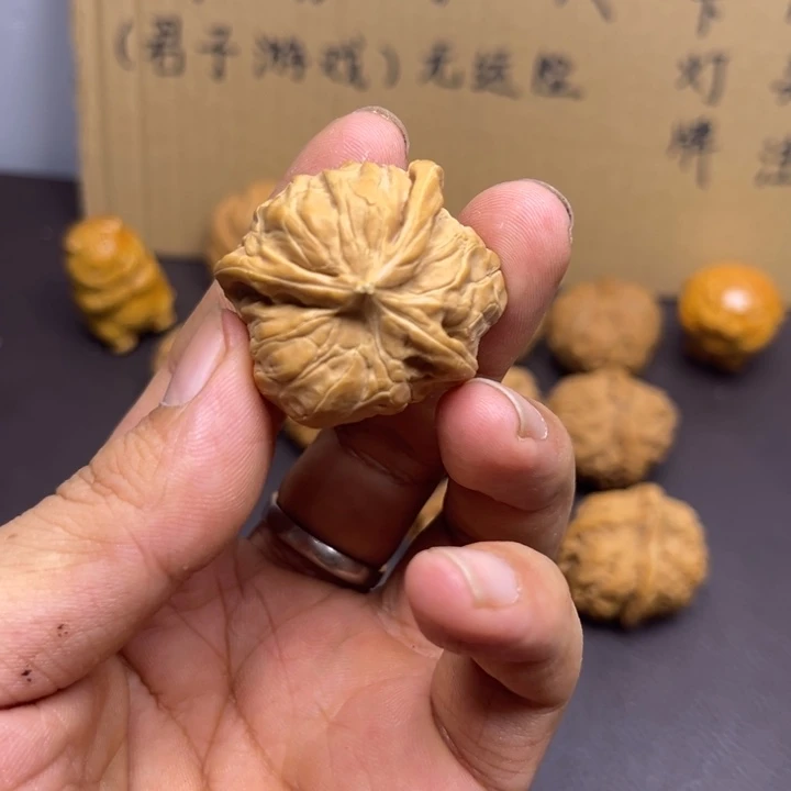 闪***手菩提籽类蛤蟆三棱尖有瑕疵