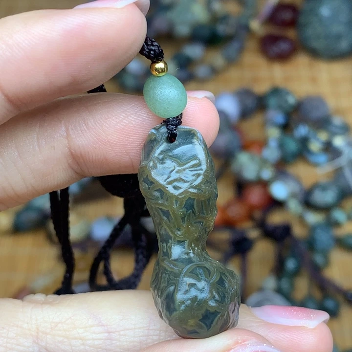 玛瑙/玉髓未镶嵌珠宝半成品?****