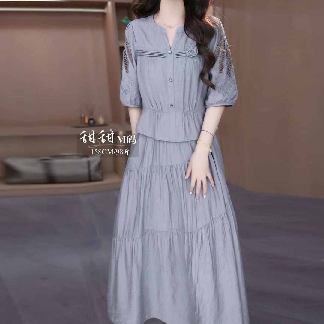 高档冰丝四面弹优雅条纹礼服裙2025夏季新款显瘦修身遮肚子连衣裙