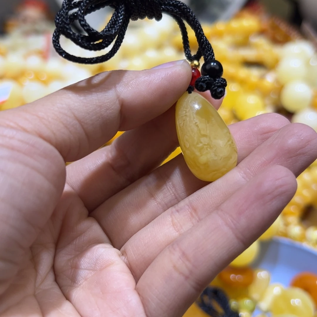 琥珀珠宝奇石未镶嵌