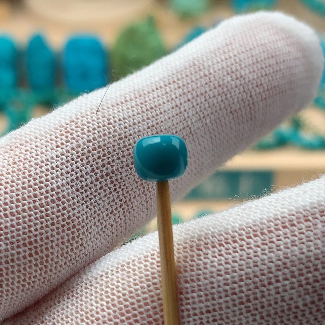 绿松石未镶嵌颈饰