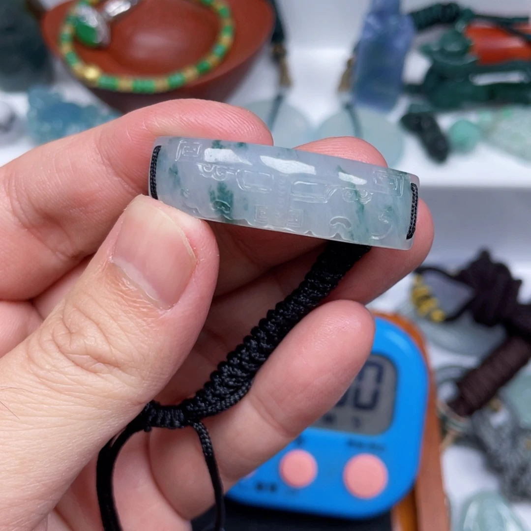 翡翠颈饰未镶嵌辅****贝