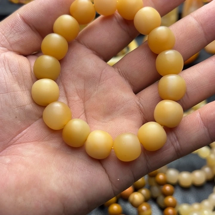 东***歌石英岩玉未镶嵌手串