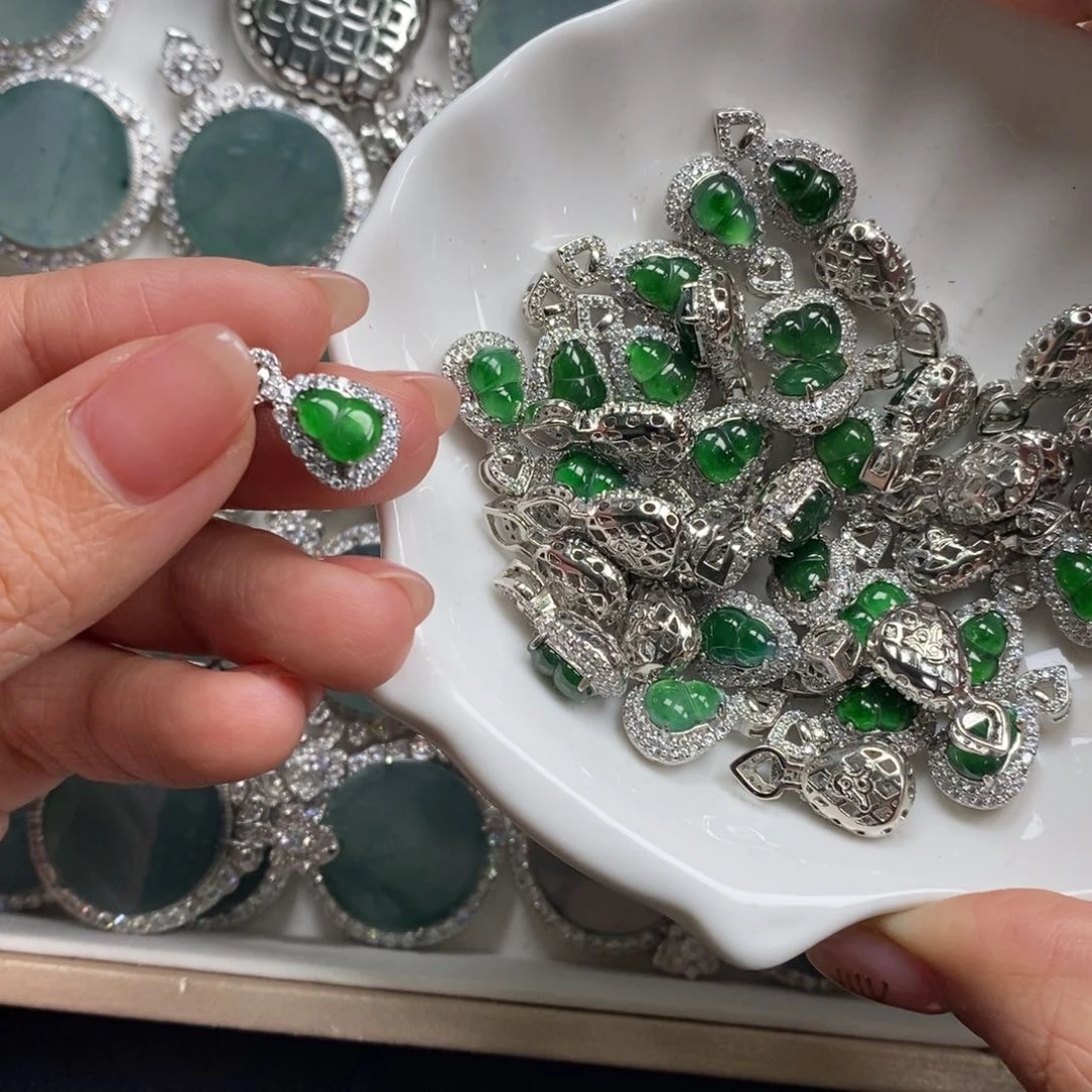 翡翠颈饰未镶嵌翡翠