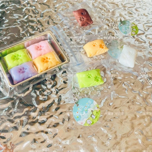 小鼻嘎迷你猫爪枕头硅胶捏捏网红爆款多巴胺可爱